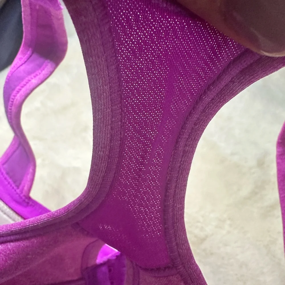 Champions sport bra fusia 38C new